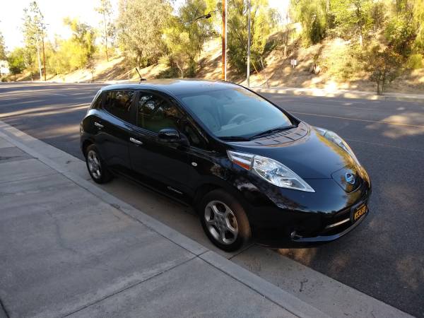 2012 Nissan Leaf excellent condition runs great clean title - cars & for sale in Woodland Hills, CA – photo 2