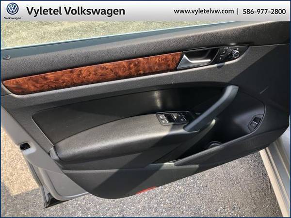 2013 Volkswagen Passat sedan 4dr Sdn 2.0L DSG TDI SEL Premium - cars... for sale in Sterling Heights, MI – photo 14