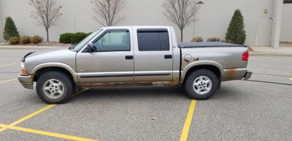 2003 Chevy S10 Crew Cab 4x4 - cars & trucks - by owner - vehicle... for sale in La Crosse, WI – photo 2