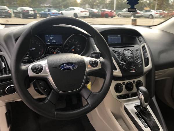 2014 Ford Focus SE Sedan - cars & trucks - by dealer - vehicle... for sale in Middleton, WI – photo 10