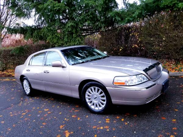 2003 Lincoln Town Car Signature MOONROOF / HEATED SEATS Towncar -... for sale in Auburn, WA – photo 3