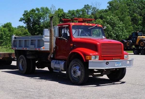 1990 International 4900 - 2WD 7 6L 11ft Dump Truck - DT466 (235601) for sale in Dassel, MN – photo 3
