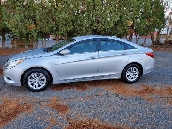 2012 Hyundai sonata - cars & trucks - by owner - vehicle automotive... for sale in Manchester, CT – photo 3