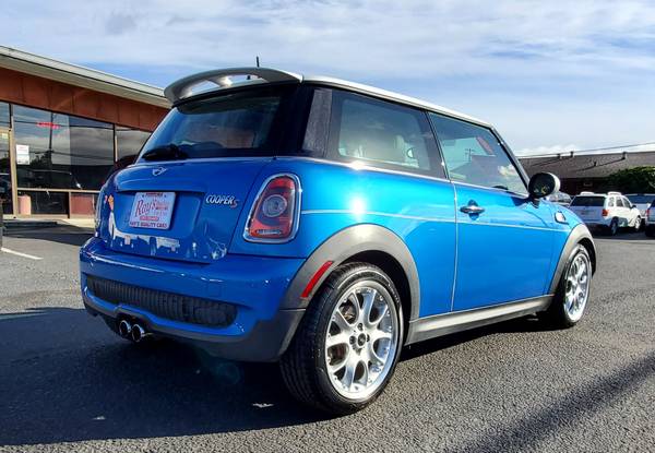 NEW ARRIVAL: Test Drive This Vivid Blue 2009 Mini Cooper S for sale in Fortuna, CA – photo 12