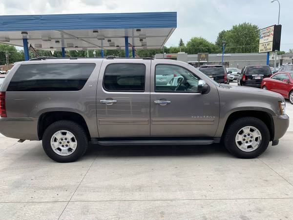 ★★★ 2011 Chevrolet Suburban LT 4x4 / 3rd Row Seating / DVD! ★★★ -... for sale in Grand Forks, ND – photo 5