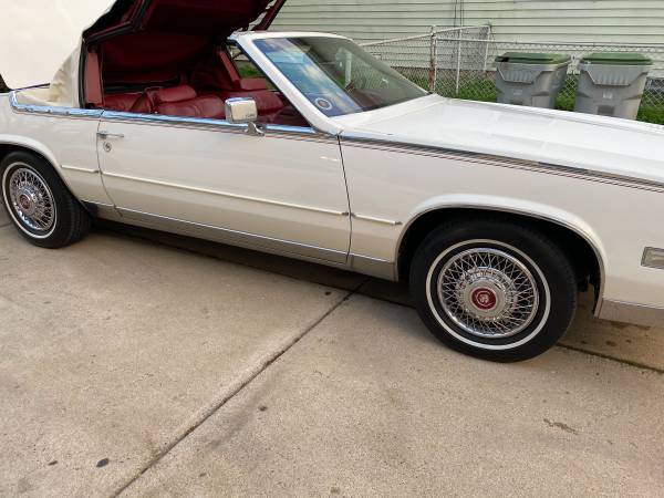 Clean Cadilac for sale in milwaukee, WI – photo 12
