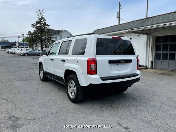 2011 Jeep Patriot 2WD CVT - - by dealer - vehicle for sale in York, PA – photo 7