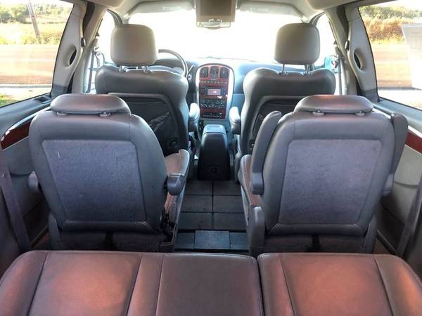 2006 Chrysler Town and Country Limited 4dr Extended Mini Van for sale in Wrightsville, PA – photo 11
