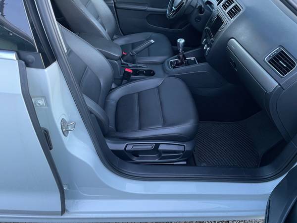 2017 VW JETTA SE, 5 SPEED, SUNROOF, HEATED SEATS, WARRANTY - cars & for sale in Mount Pocono, PA – photo 12