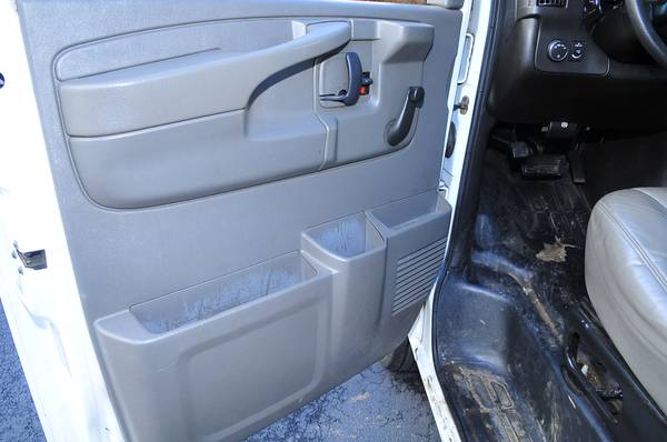 08 GMC Savanna 3500 Work Van Custom Shelves Clean Runs Great Carfax... for sale in Philadelphia, PA – photo 5