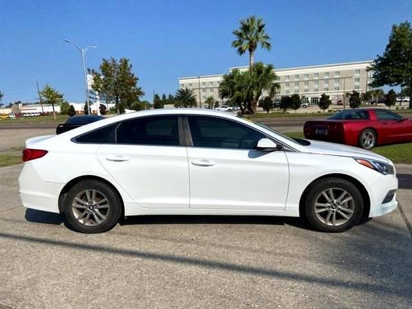 2015 Hyundai Sonata SE - EVERYBODY RIDES!!! - cars & trucks - by... for sale in Metairie, LA – photo 3