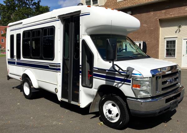 2008 FORD E-350 8 PASSENGER SHUTTLE BUS HANDICAP VAN ONLY 60K MILES! for sale in Enfield, MA – photo 4