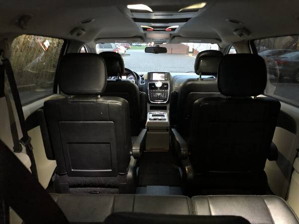 2016 Chrysler Town & Country LWB Touring w/STO-N-GO/ONLY 109k MILE for sale in Gresham, OR – photo 16