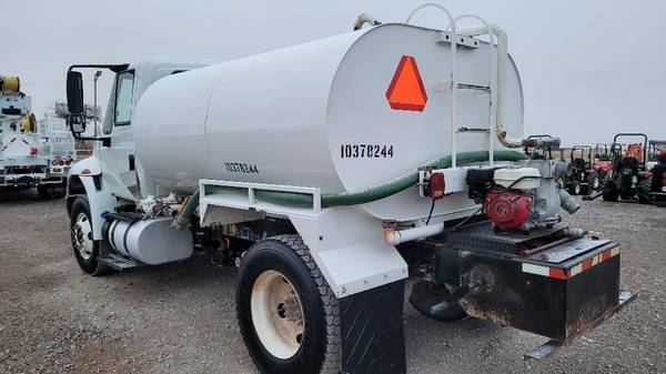 2015 International 4300 Cummins 2000 Gallon Water Tank Truck Sprayer for sale in Oklahoma City, OK – photo 8