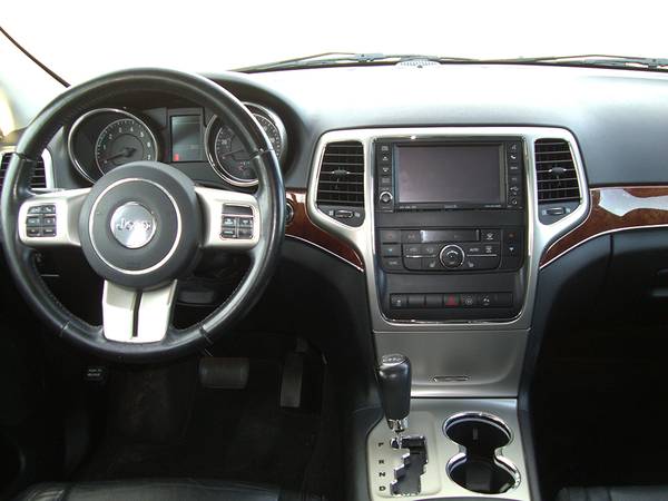 ► 2011 JEEP GRAND CHEROKEE LIMITED - 4WD, V6, NAVI, PANO ROOF, MORE... for sale in East Windsor, NY – photo 11