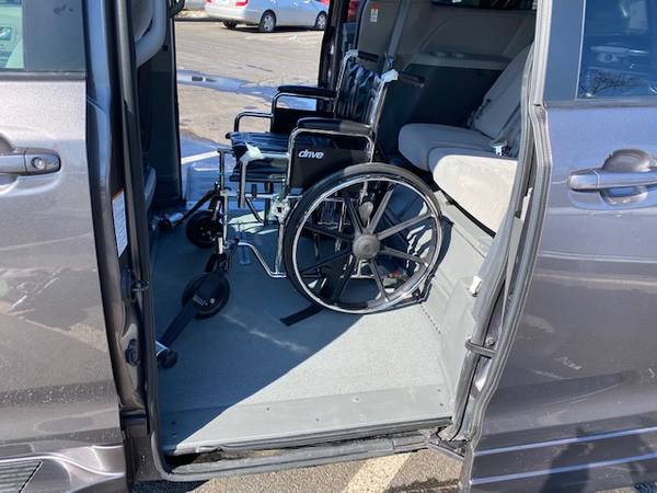 2016 Toyota Sienna LE Mobility van wheelchair handicap accessible for sale in Skokie, IL – photo 4