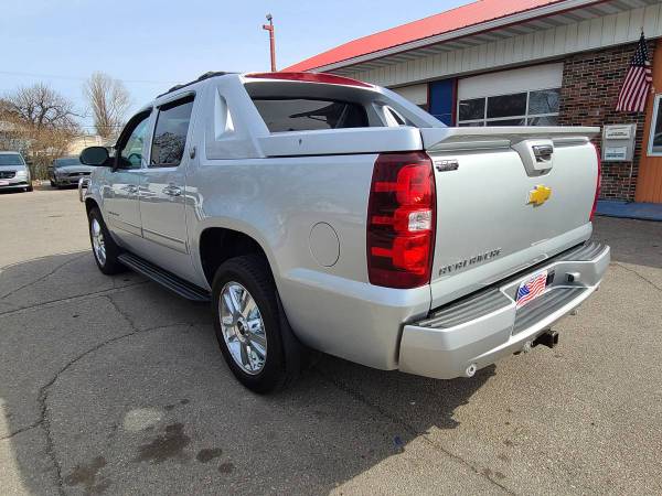 2013 Chevrolet Avalanche Black Diamond 4x4 Crew Cab - cars & for sale in Grand Forks, ND – photo 7