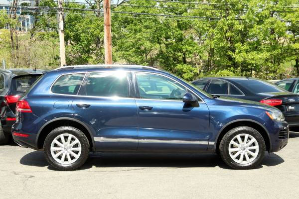 2012 Volkswagen Touareg VR6 Sport - heated seats, Bluetooth, financing for sale in Middleton, MA – photo 11
