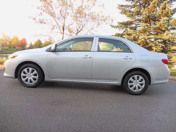 2010 Toyota Corolla LE - cars & trucks - by owner - vehicle... for sale in Bartlett, IL – photo 3