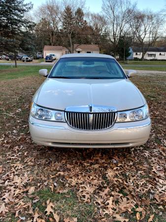 2002 Lincoln Town Car Cartier - cars & trucks - by owner - vehicle... for sale in South Bend, IN – photo 4