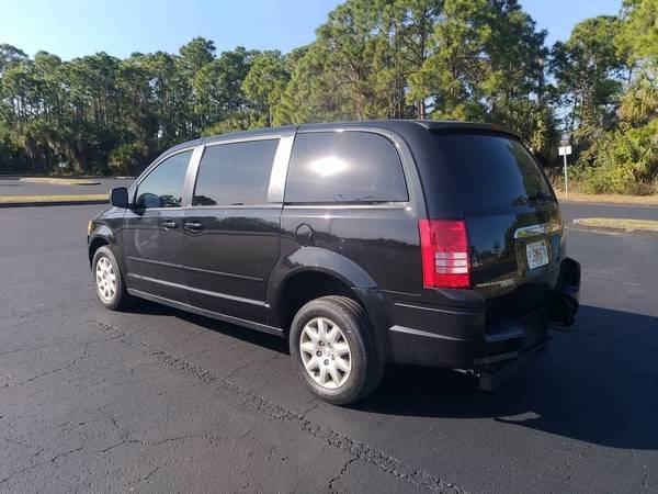 Handicap van - 2008 Chrysler Town & Country - - by for sale in Melbourne , FL – photo 9