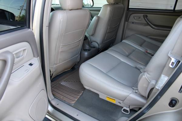 2006 Toyota Sequoia 4dr SR5 4WD - 3 ROW SEATING - 4X4 - FINANCE... for sale in Sacramento , CA – photo 17