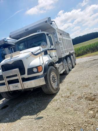 2006 quad axle dump truck for sale in Ladoga, IN