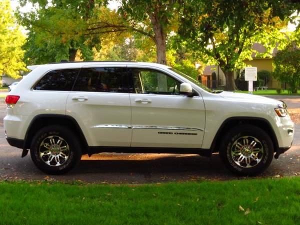 2018 Jeep Grand Cherokee Laredo 4x4** A MUST SEE ** - cars & trucks... for sale in Garden City, ID – photo 4