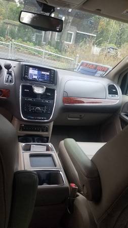 2013 CHRYSLER TOWN AND COUNTRY - cars & trucks - by owner - vehicle... for sale in Flanders 11901, NY – photo 10
