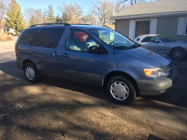 TOYOTA SIENNA LOW MILES - cars & trucks - by owner - vehicle... for sale in Crystal Lake, IL – photo 2