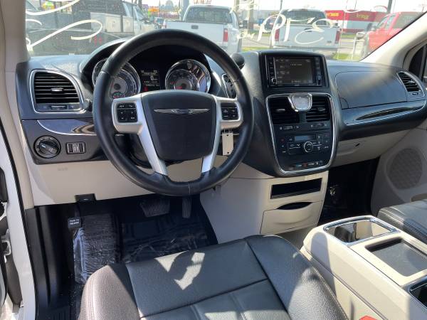 2016 Chrysler Town and Country Touring 2499 Down for sale in Greenwood, IN – photo 9