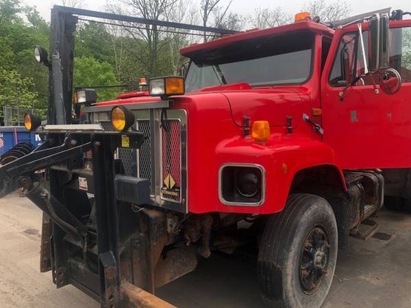 ONLY 40k miles! International 2674 CUMMINS Dump Truck Snow Plow for sale in East Syracuse, NY – photo 8