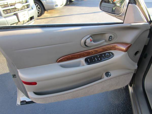 HARD TO FIND SUPER CLEAN 2001 BUICK LESABRE CUSTOM! LOW MILES FOR... for sale in rockford, IA – photo 7