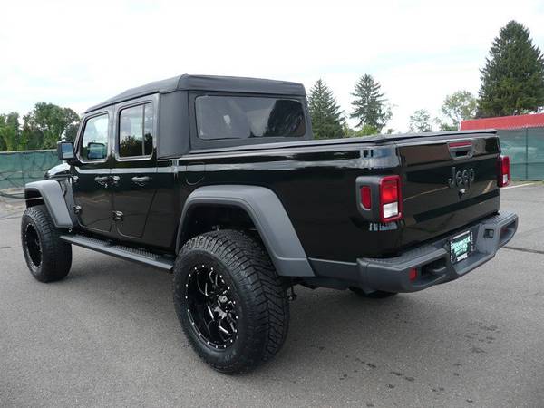 BRAND NEW: 2020 Jeep Gladiator Black Out Edition !!! - cars & trucks... for sale in East Windsor, MA – photo 4