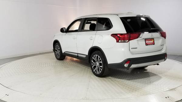 2017 *Mitsubishi* *Outlander* *ES S-AWC* Diamond Whi - cars & trucks... for sale in Jersey City, NY – photo 3