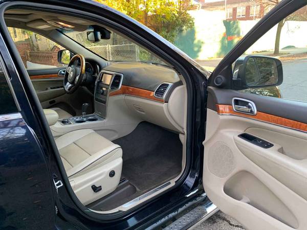 2011 Jeep Grand Cherokee Overland 4WD, 5.7L HEMI Fully Loaded - cars... for sale in Rego Park, NY – photo 10