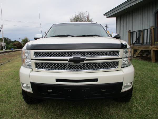 4.5" LIFTED 2012 CHEVY LTZ CREW 20X12 33X12.50 *STANCED *LEATHER CHEAP for sale in KERNERSVILLE, NC – photo 12