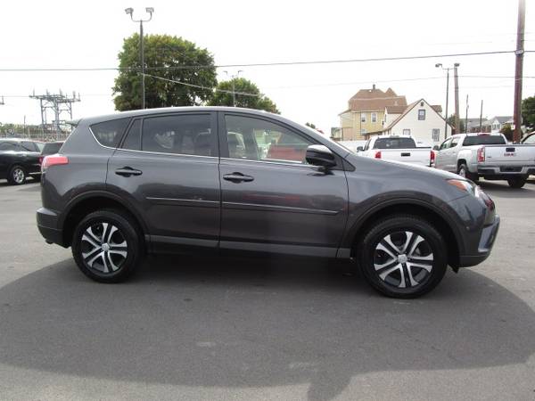 2018 TOYOTA RAV4 LE-CLEAN CAR FAX-1 OWNER-BACKUP CAMERA-LOW MILES-AWD for sale in Scranton, PA – photo 4