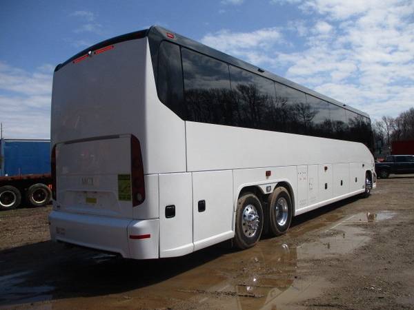 3) 2018 MCI J4500 56 Passenger Luxury Coach Bus RTR 1024836-01-03 for sale in Dayton, NJ – photo 14