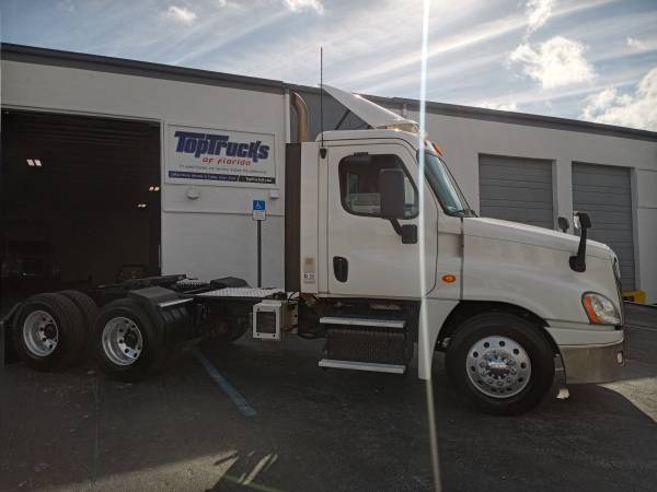 2015 FREIGHTLINER CASCADIA-DAY CAB - cars & trucks - by dealer -... for sale in Miami, FL – photo 2