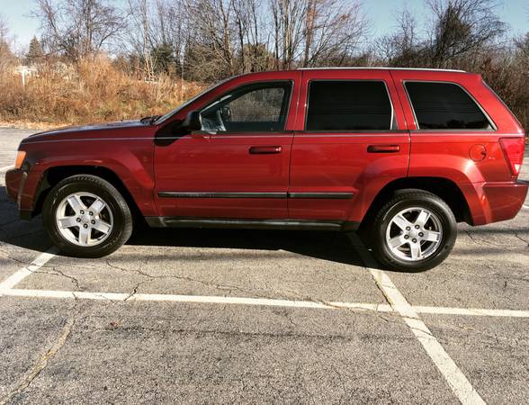 2007 Jeep Grand Cherokee Laredo 4x4 SUV // Very CLEAN // SNOW Ready... for sale in East Derry, ME – photo 2