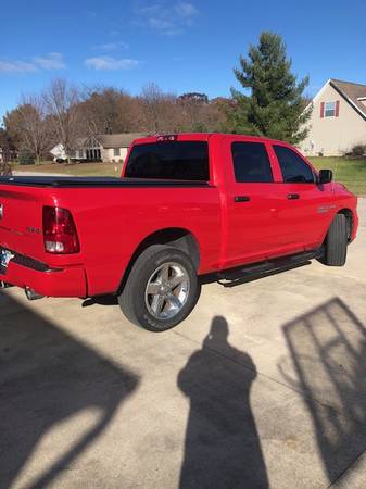 RAM 1500 Crew Cab 2014 - cars & trucks - by owner - vehicle... for sale in Leesburg, IN – photo 4