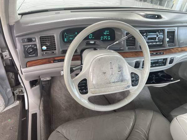 1996 Lincoln Town Car - Fresh Goodyears - Cartier Designer Series for sale in Gonzales, LA – photo 10