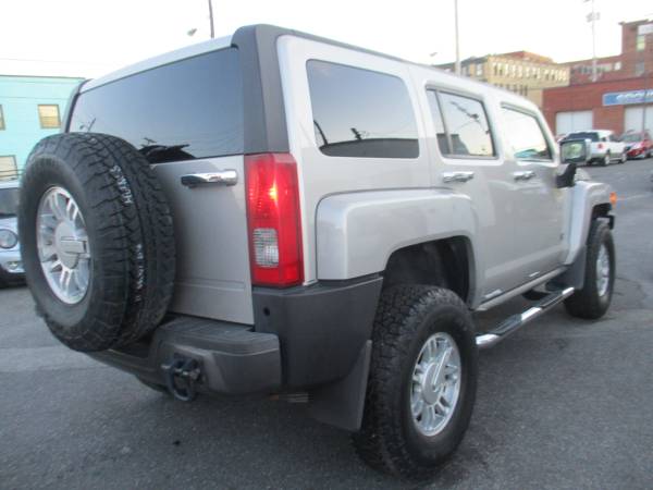 2006 Hummer H3 Sport 4WD/Sunroof/Clean title & Hot Deal - cars & for sale in Roanoke, VA – photo 4