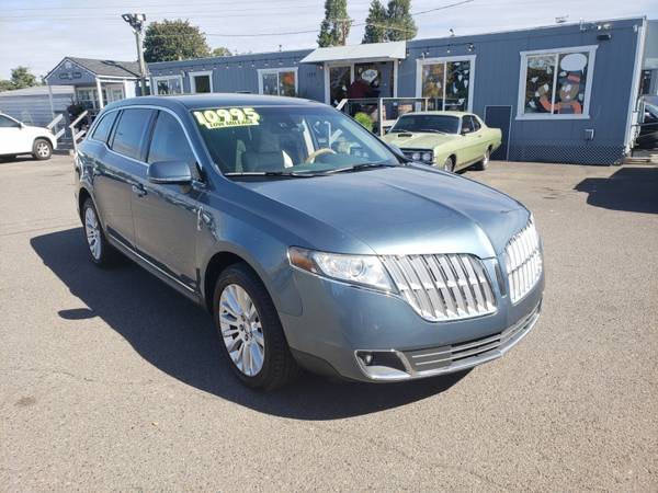 2010 Lincoln MKT Sport Utility 4D Beautiful! Financing! for sale in Eugene, OR – photo 2