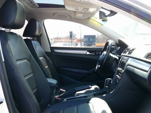 2014 Volkswagen Passat SE TDI-30k Miles! Heated Leather! Sunroof! -... for sale in Silvis, IA – photo 17