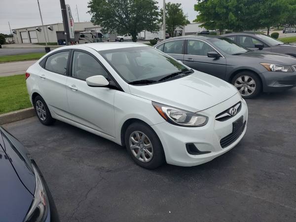 2013 Hyundai Accent GLS sedan Century White - - by for sale in Springfield, MO – photo 3