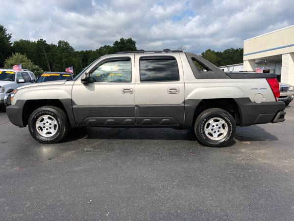 Loaded! 2005 Chevy Avalanche 1500! 4x4! Crew Cab! for sale in Ortonville, OH – photo 2