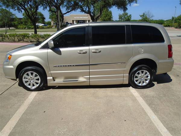 14 CHRYSLER TOWN & COUNTRY MOBILITY HANDICAP WHEELCHAIR POWER RAMP... for sale in Irving, OK – photo 6