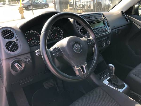 2013 VOLKSWAGEN TIGUAN S ** Panoramic Moon Roof! Immaculate Condition! for sale in Arleta, CA – photo 10